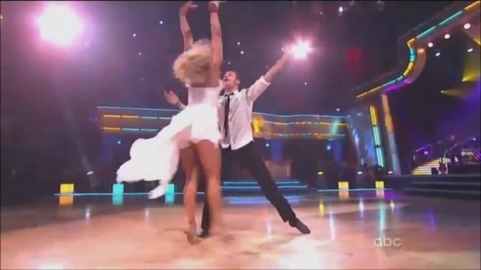 WS live-dancing 177 - Selena Gomez live Who Says and dancing