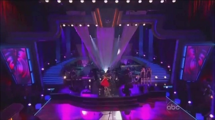 WS live-dancing 191 - Selena Gomez live Who Says and dancing