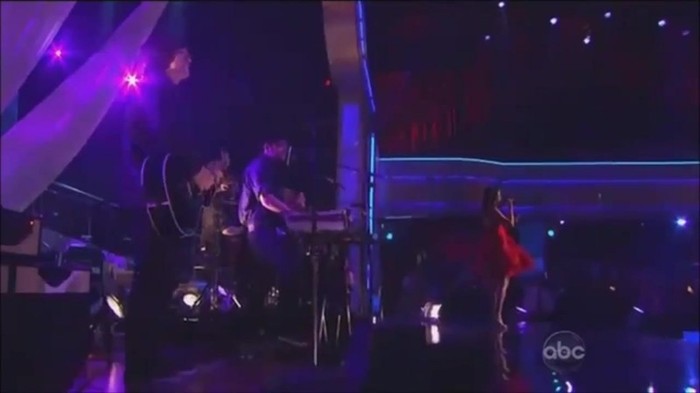 WS live-dancing 239 - Selena Gomez live Who Says and dancing