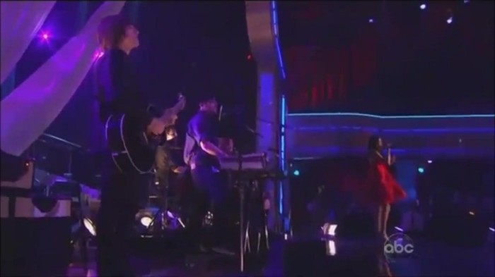 WS live-dancing 240 - Selena Gomez live Who Says and dancing