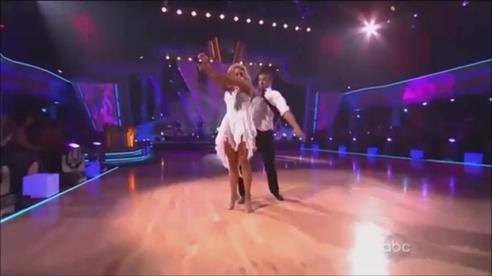 WS live-dancing 385 - Selena Gomez live Who Says and dancing