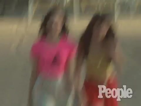 BFF 207 - Selena Gomez and Demi Lovato put each other to the BFF test