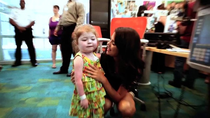 000 074 - Selena Gomez We Own The Night The Voice