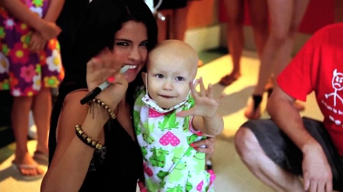 000 148 - Selena Gomez We Own The Night The Voice
