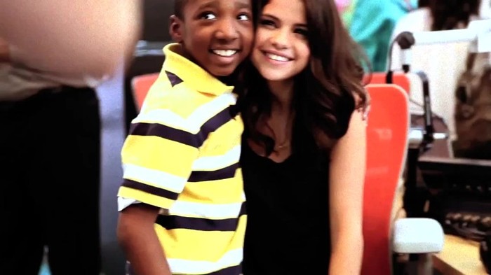 000 261 - Selena Gomez We Own The Night The Voice