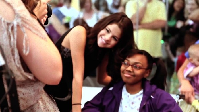 000 304 - Selena Gomez We Own The Night The Voice