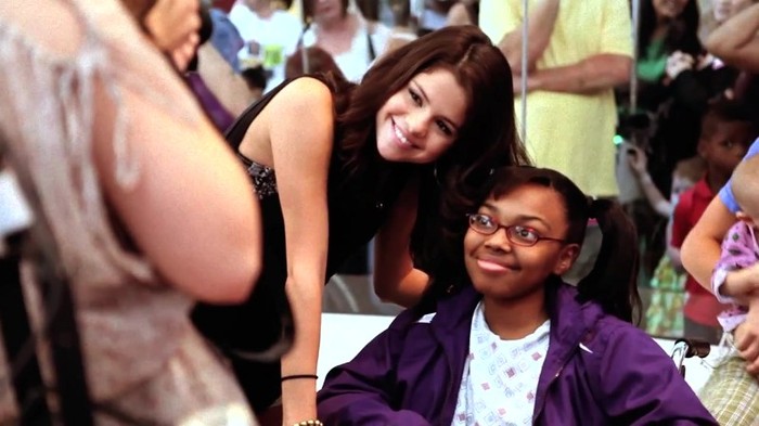 000 306 - Selena Gomez We Own The Night The Voice