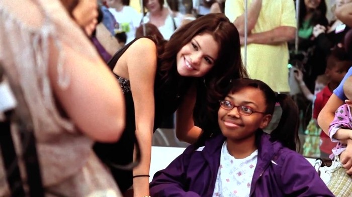 000 307 - Selena Gomez We Own The Night The Voice