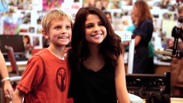 000 309 - Selena Gomez We Own The Night The Voice