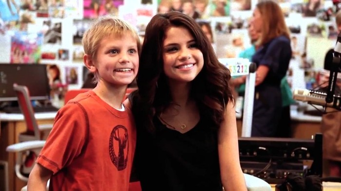 000 310 - Selena Gomez We Own The Night The Voice