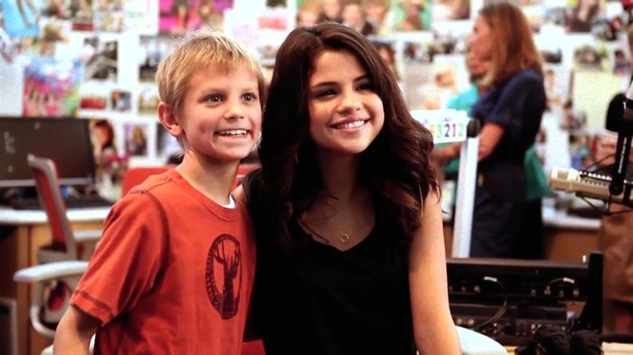 000 312 - Selena Gomez We Own The Night The Voice