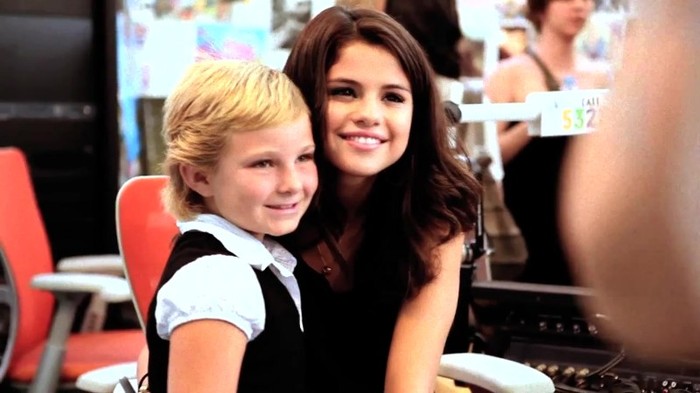 000 351 - Selena Gomez We Own The Night The Voice