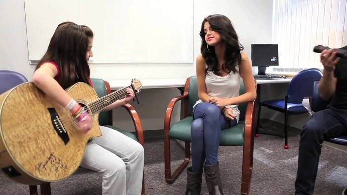 000 455 - Selena Gomez We Own The Night The Voice