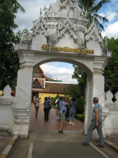 Vientiane - Wat Si Saket; Adapostaste peste 2000 de statuete de ceramica si argint ale lui Buddha
