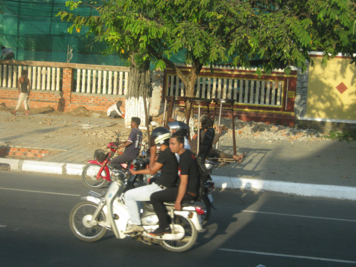 Si aici tot pe motoreta - Cambodgia