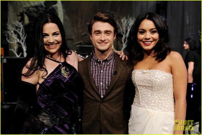 vanessa-hudgens-daniel-radcliffe-tonight-show-01