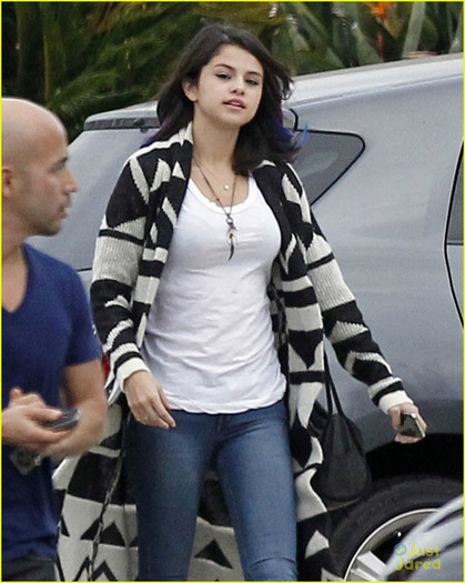 selena-gomez-justin-bieber-football-03 - Selena Gomez and Justin Bieber Football Fans