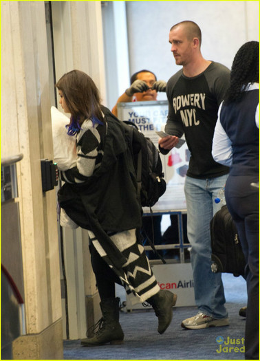 selena-gomez-pillow-lax-05