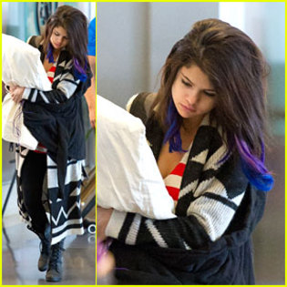 selena-gomez-pillow-lax