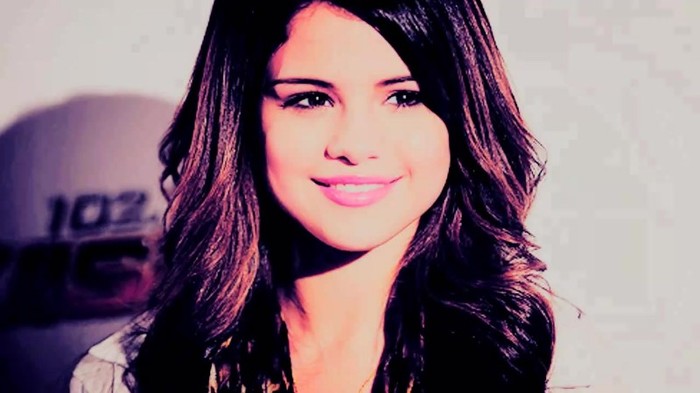 001 006 - Selena Gomez Live life to the fullest