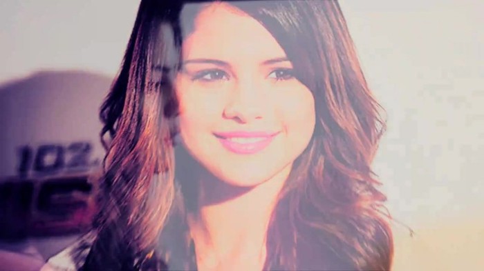 001 009 - Selena Gomez Live life to the fullest