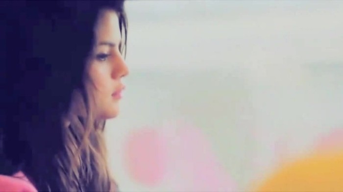 001 011 - Selena Gomez Live life to the fullest