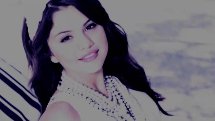 001 042 - Selena Gomez Live life to the fullest