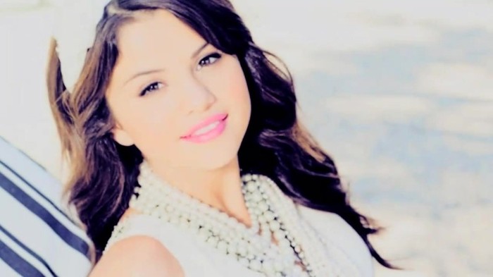 001 043 - Selena Gomez Live life to the fullest