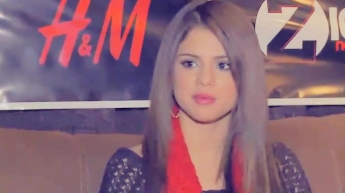 001 099 - Selena Gomez Live life to the fullest