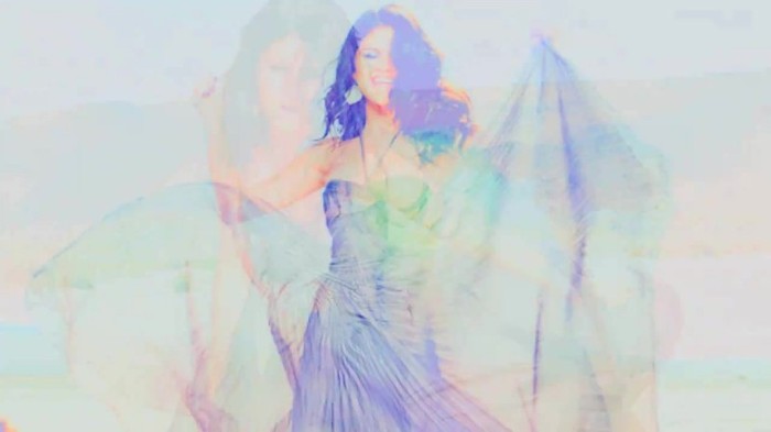 001 105 - Selena Gomez Live life to the fullest