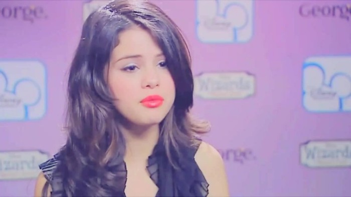 001 258 - Selena Gomez Live life to the fullest