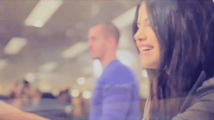 001 261 - Selena Gomez Live life to the fullest
