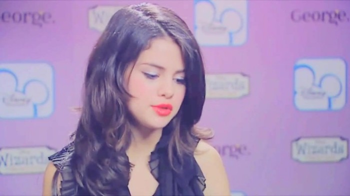 001 267 - Selena Gomez Live life to the fullest