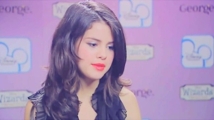 001 268 - Selena Gomez Live life to the fullest