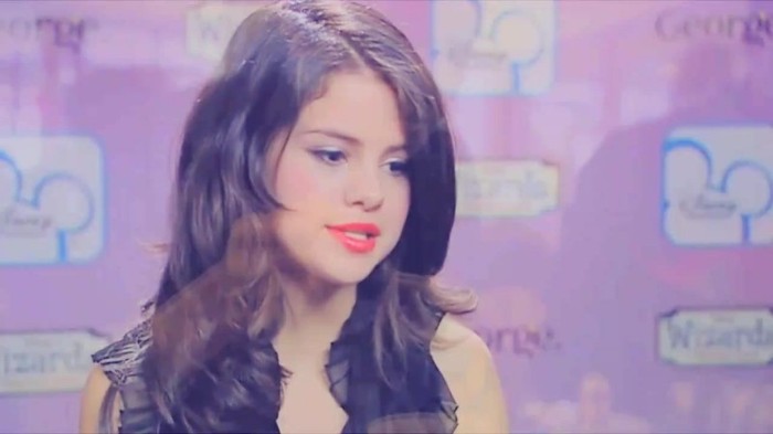 001 269 - Selena Gomez Live life to the fullest