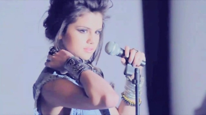 001 272 - Selena Gomez Live life to the fullest