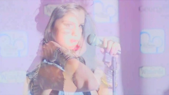 001 273 - Selena Gomez Live life to the fullest
