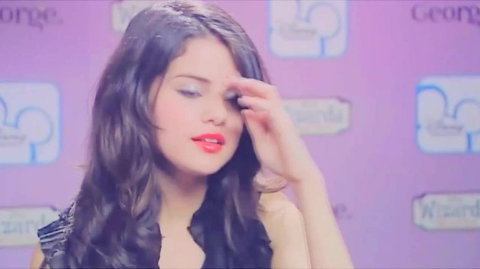 001 277 - Selena Gomez Live life to the fullest
