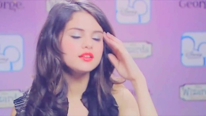 001 278 - Selena Gomez Live life to the fullest