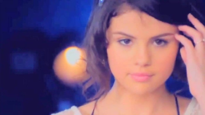 001 281 - Selena Gomez Live life to the fullest