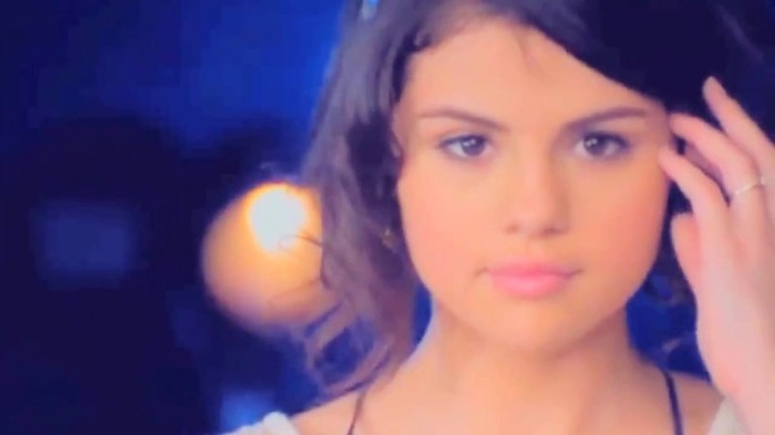 001 282 - Selena Gomez Live life to the fullest