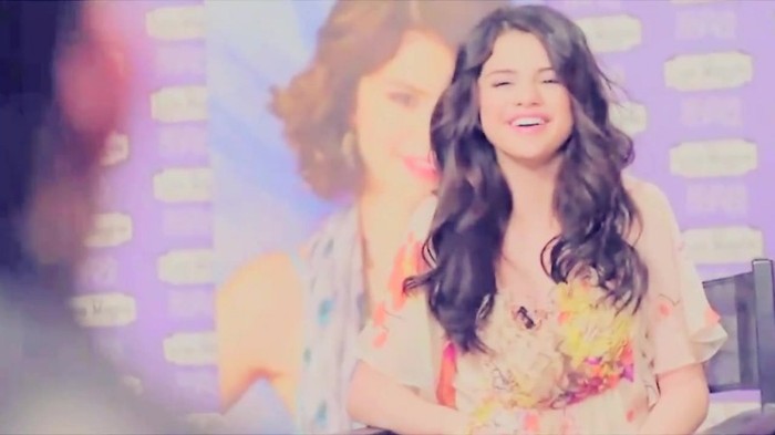 001 286 - Selena Gomez Live life to the fullest