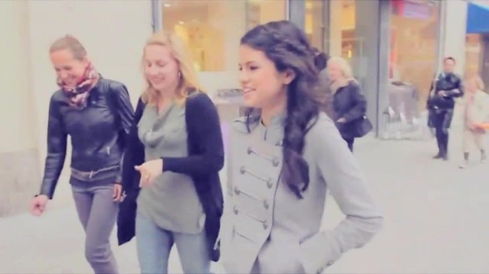 001 288 - Selena Gomez Live life to the fullest