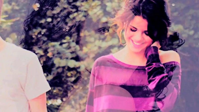001 292 - Selena Gomez Live life to the fullest