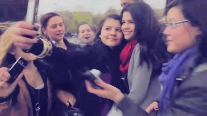 001 302 - Selena Gomez Live life to the fullest
