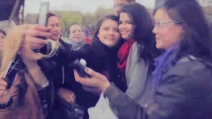 001 303 - Selena Gomez Live life to the fullest