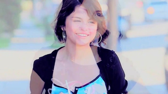 001 311 - Selena Gomez Live life to the fullest