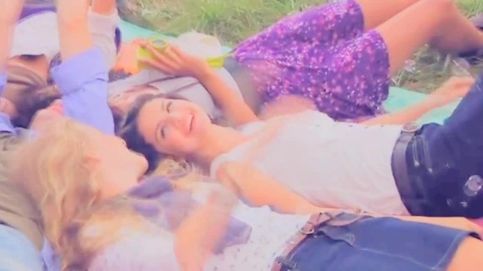 001 324 - Selena Gomez Live life to the fullest