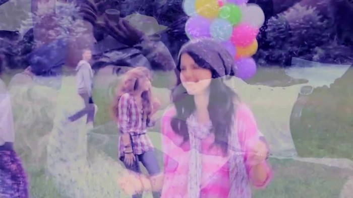 001 326 - Selena Gomez Live life to the fullest