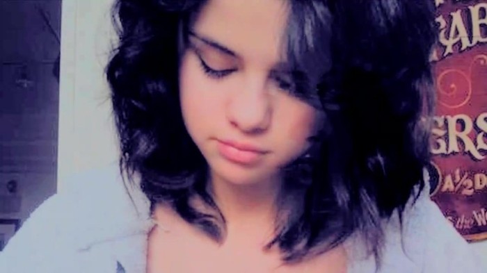 001 332 - Selena Gomez Live life to the fullest